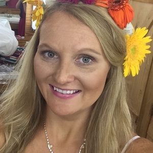 Meet your Posher, Dana